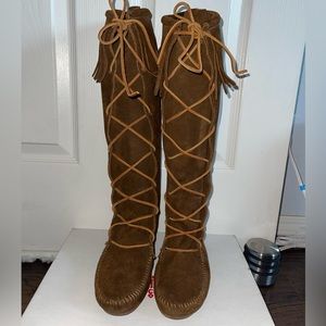 Minnetonka Front Lace Up Knee High Fringe Boots